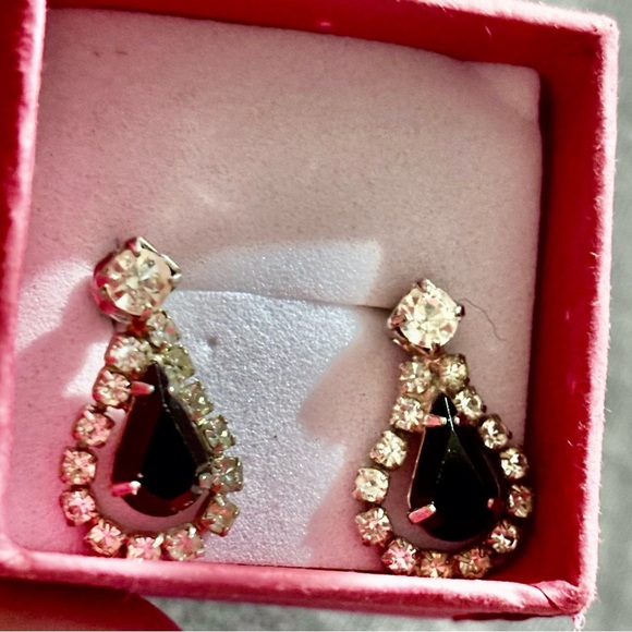 Vintage Elegant Gold and Black Teardrop Earrings - Picture 2 of 3